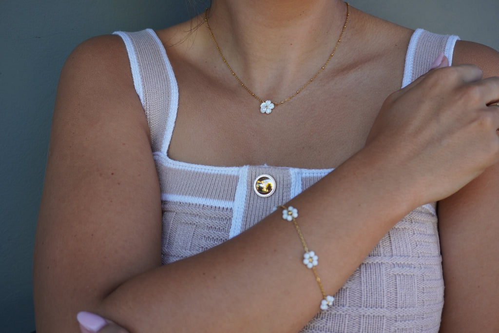 Jolie Flower Necklace