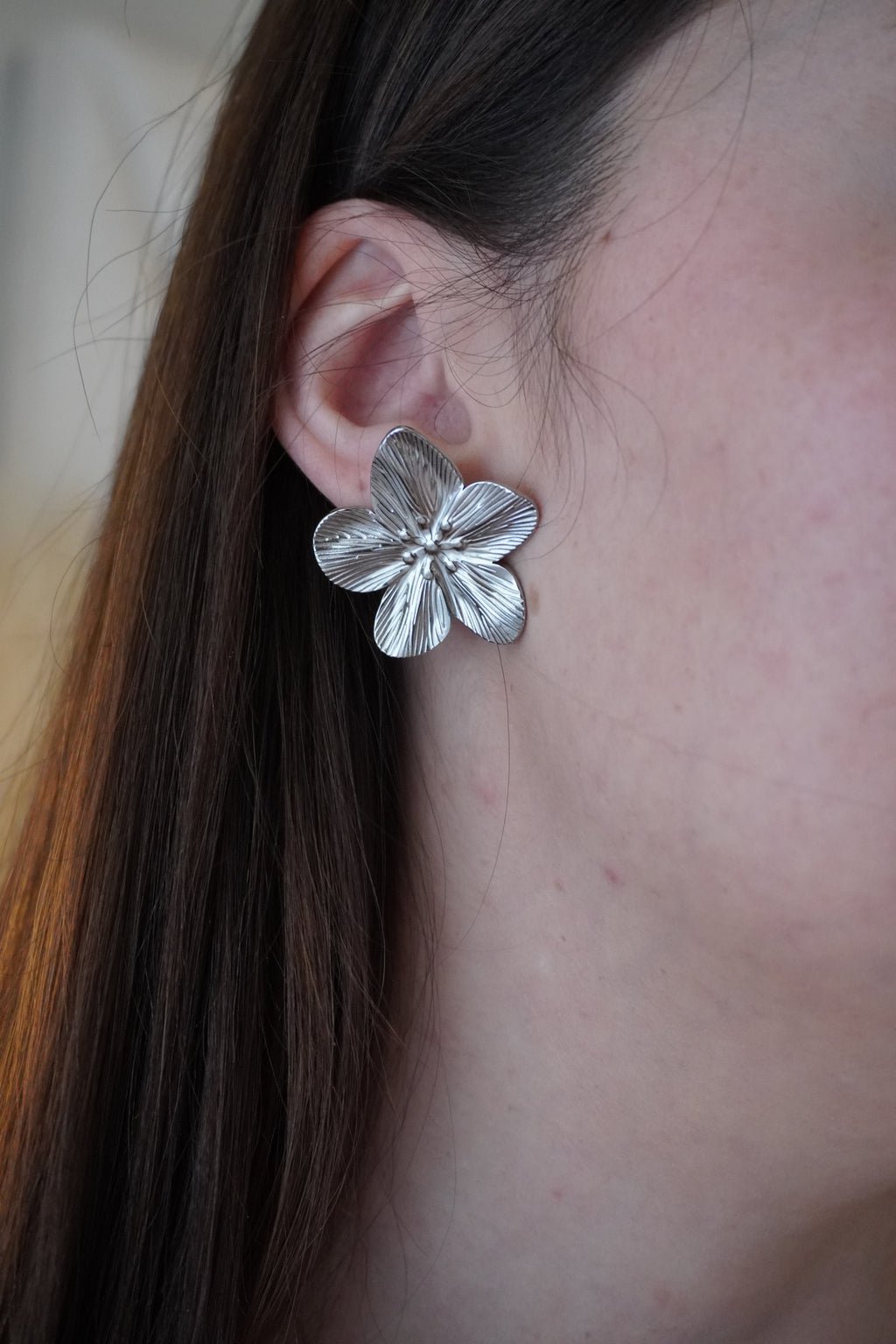 Peoni Studs