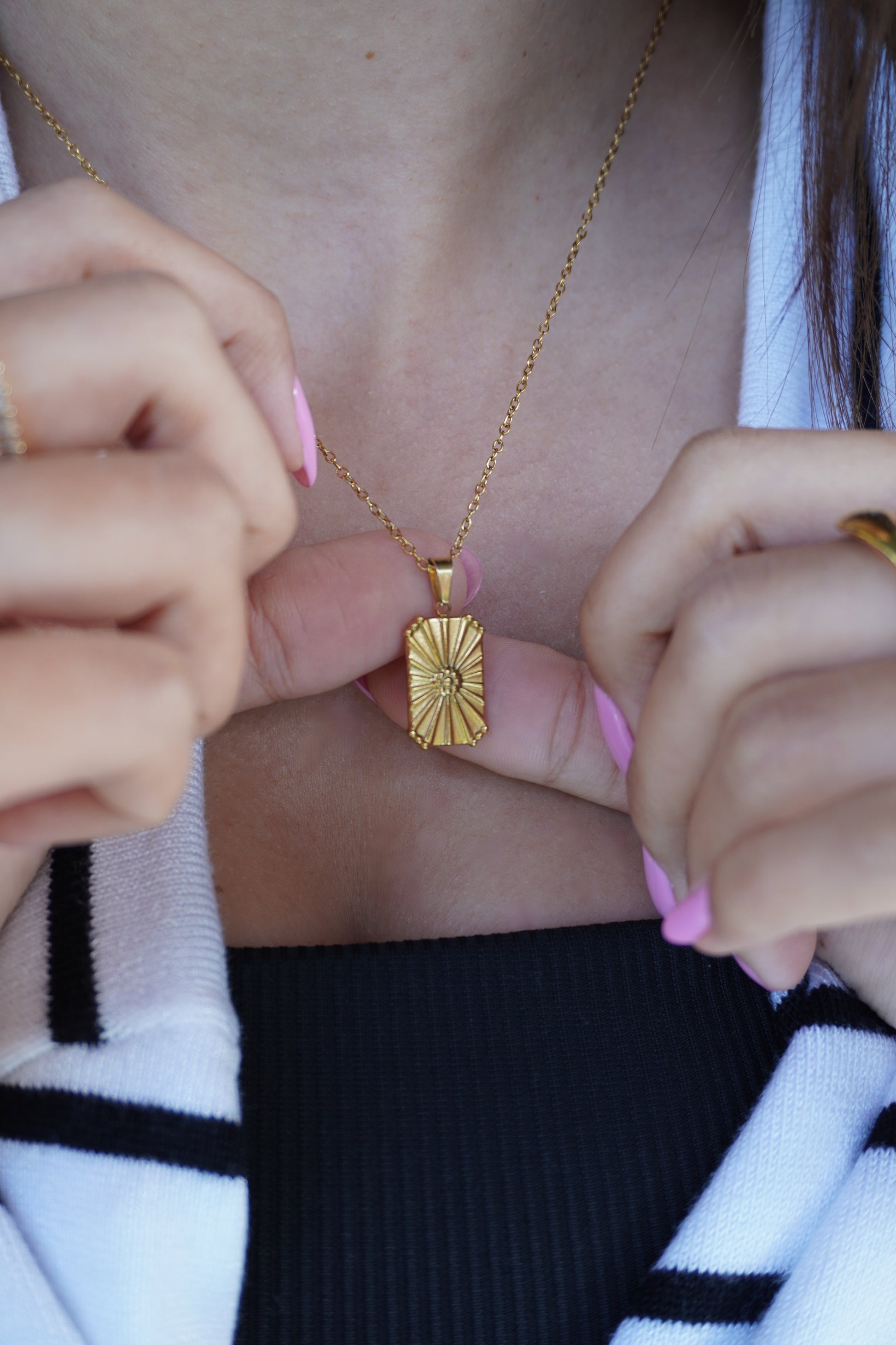 Poppy Pendent Necklace