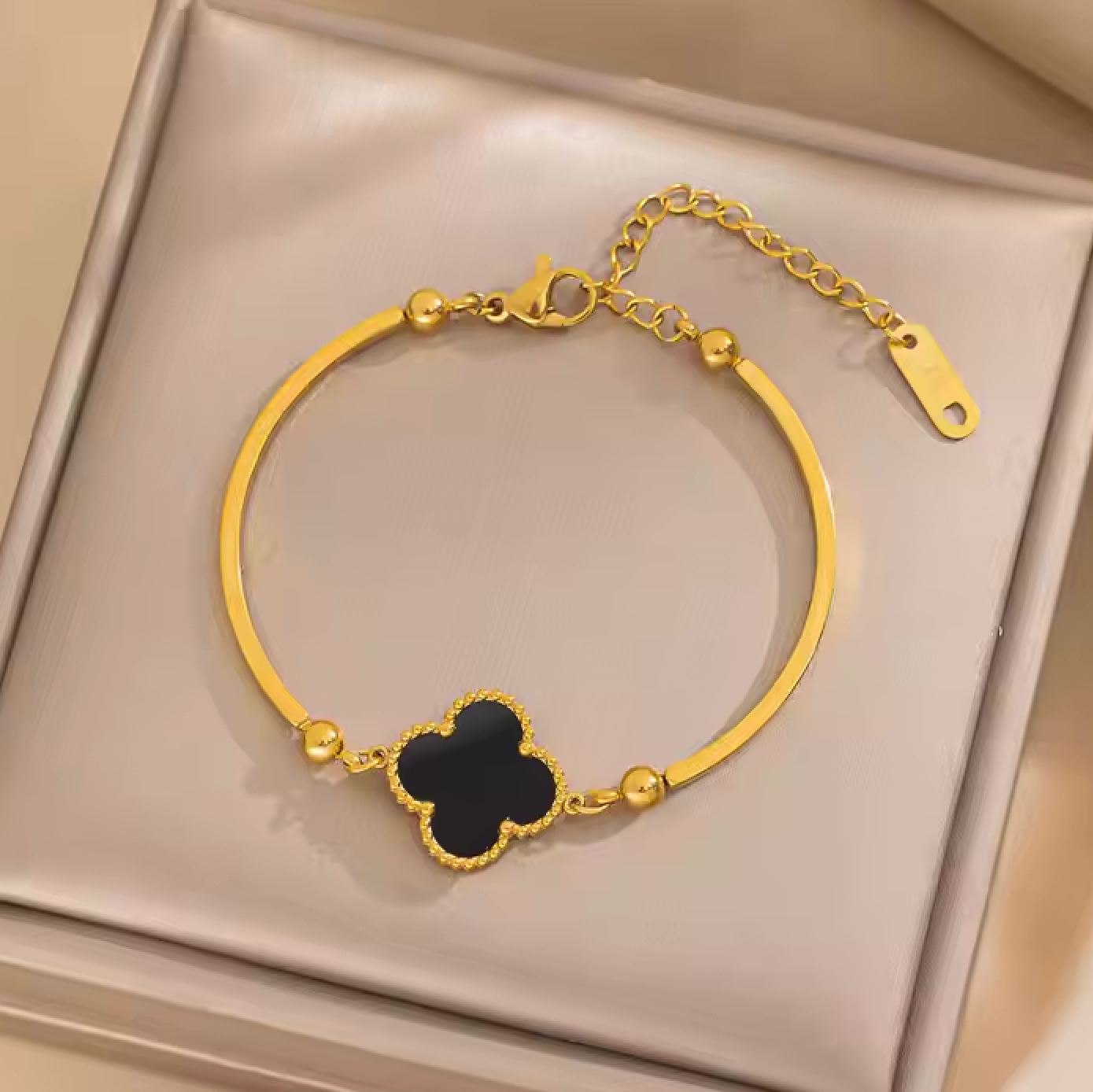 Rene Clover Bangle