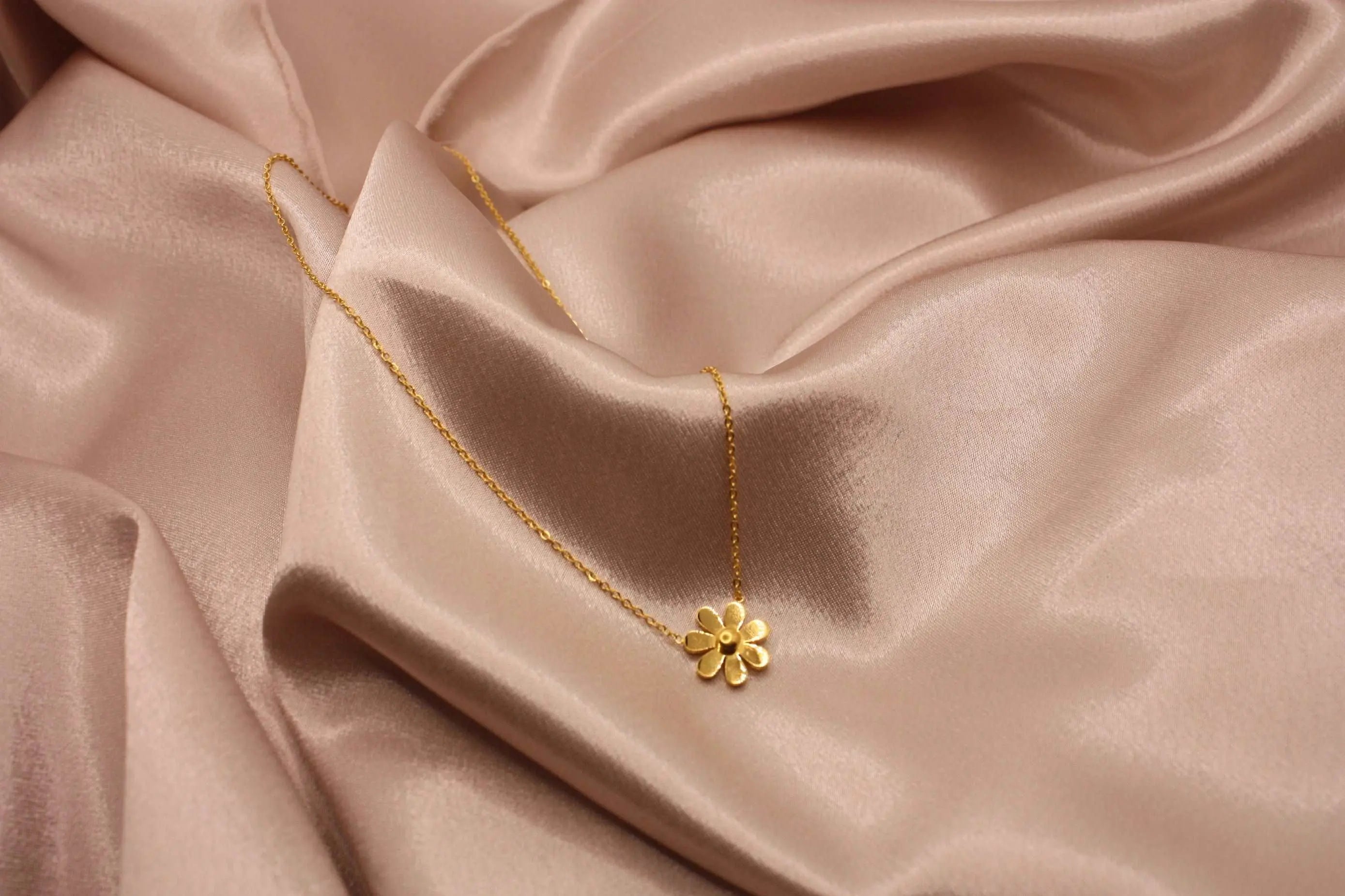 Lauren Daisy Necklace