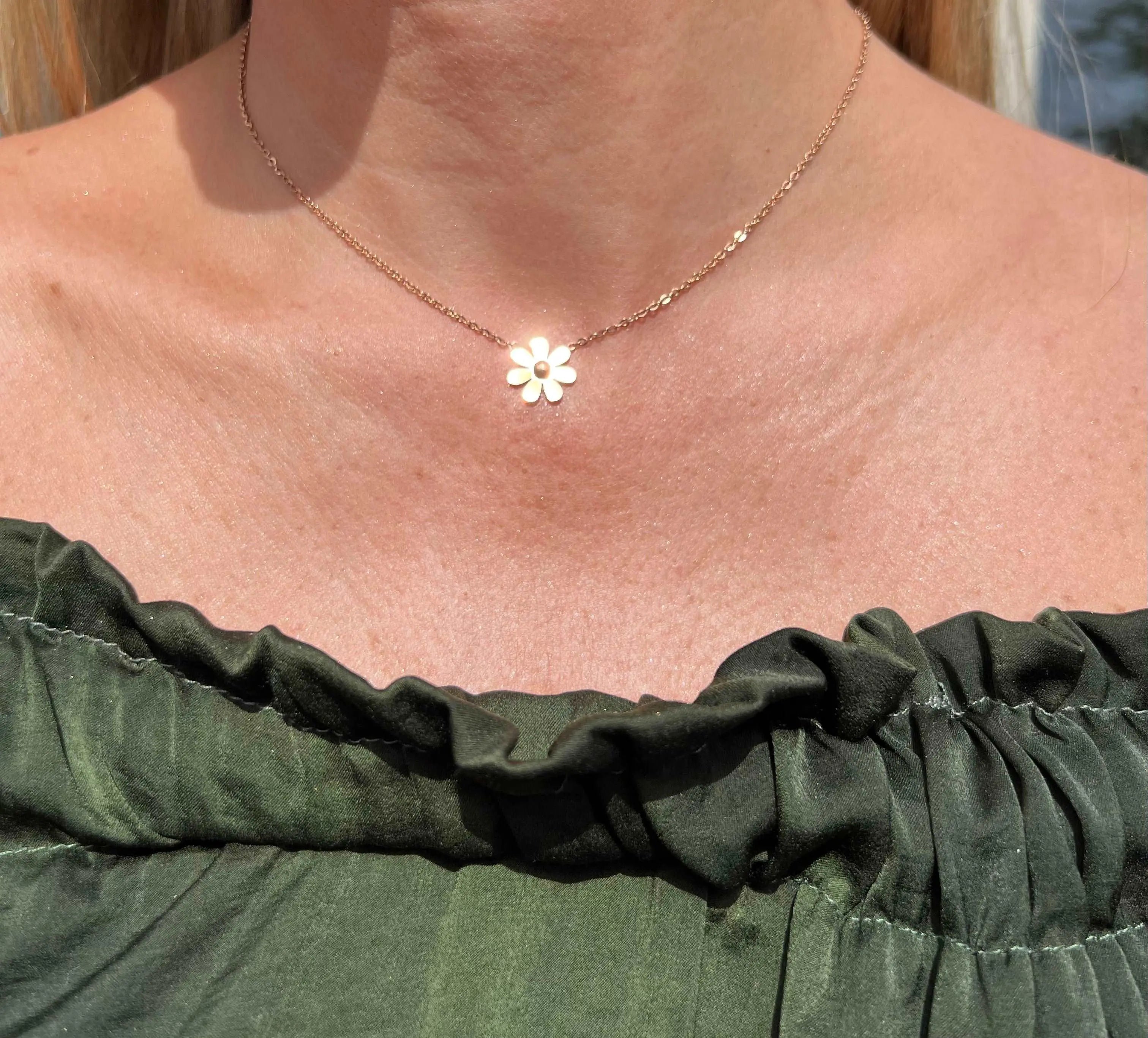 Lauren Daisy Necklace