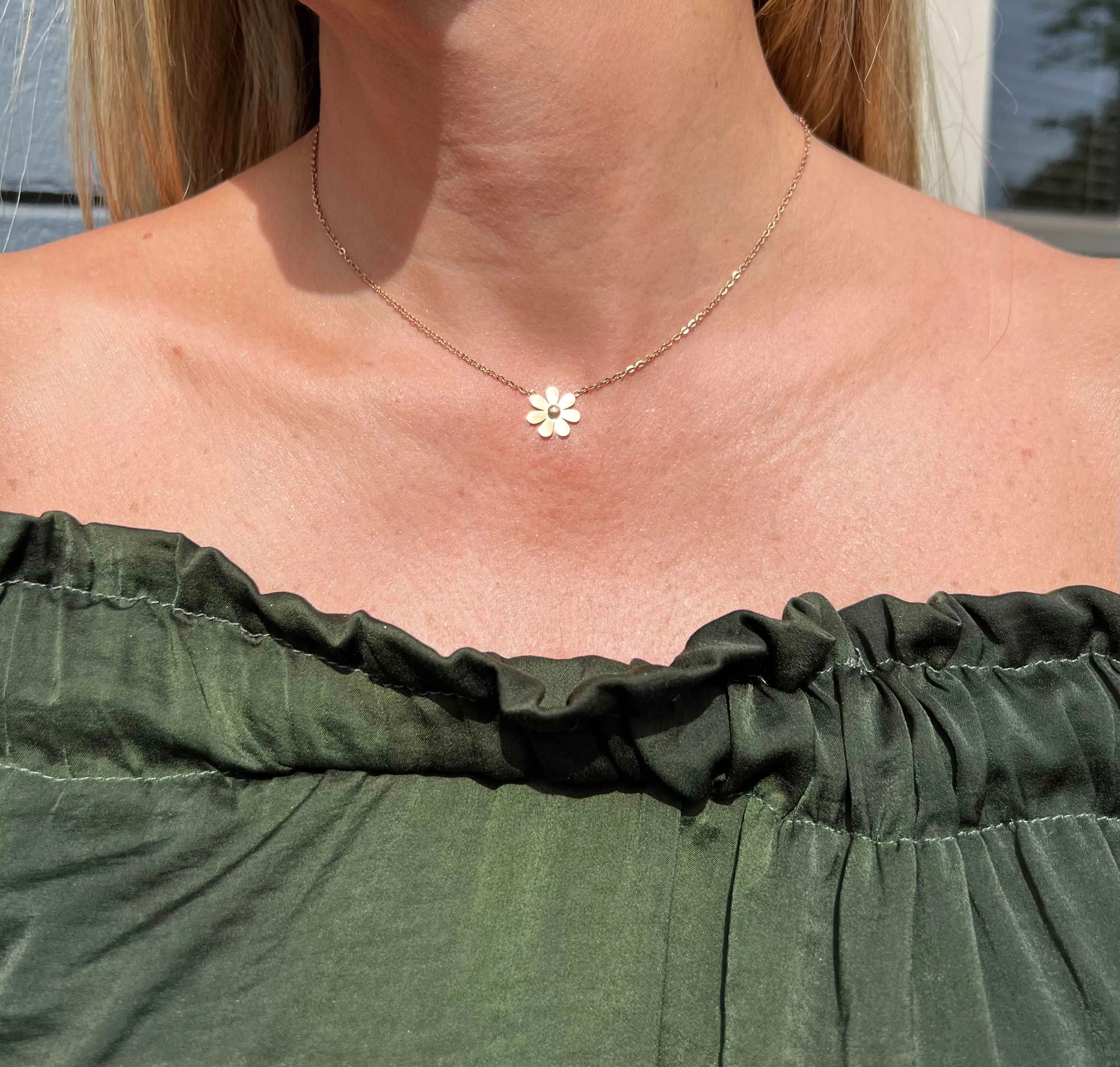 Lauren Daisy Necklace
