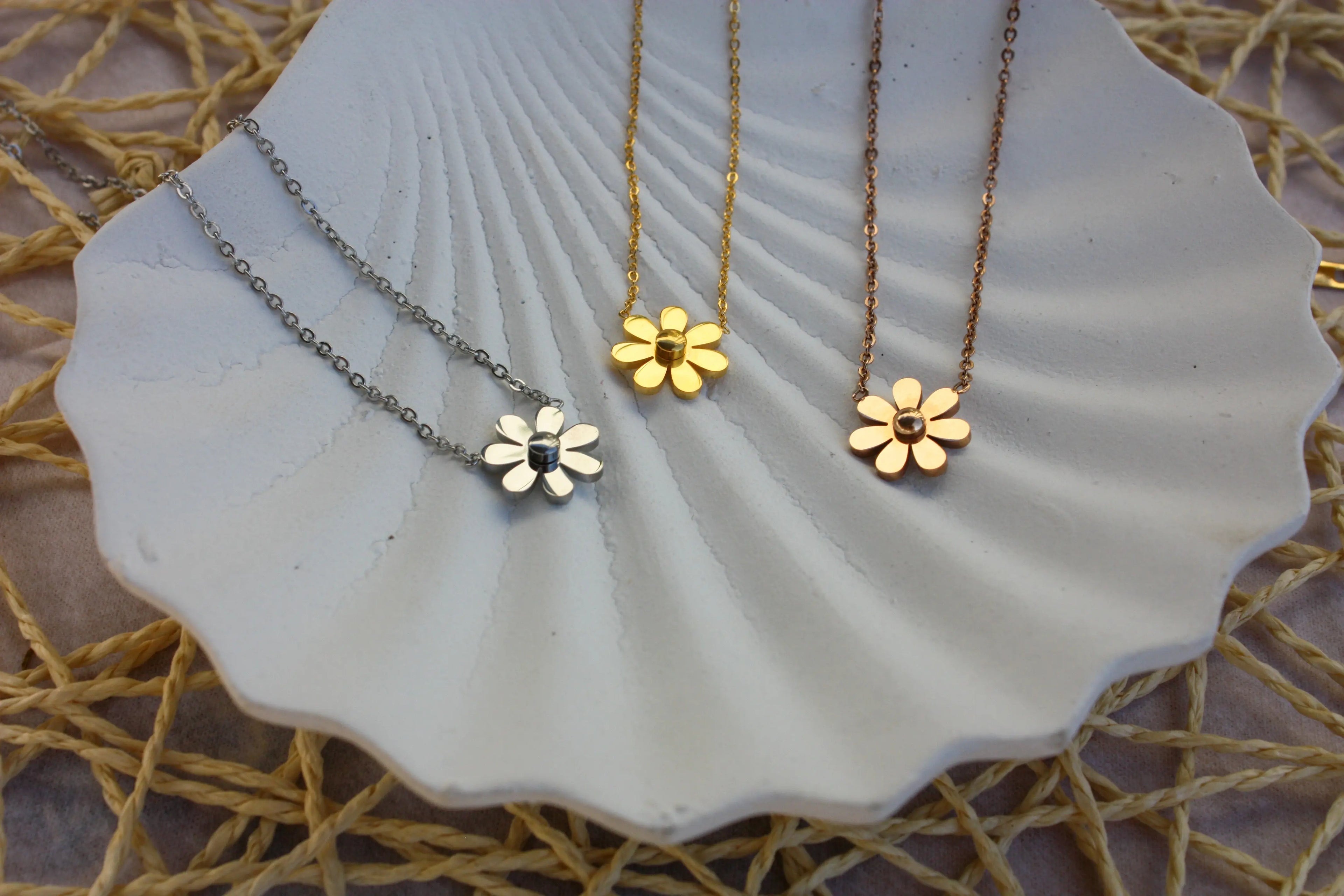 Lauren Daisy Necklace Perfectly Lovely Boutique